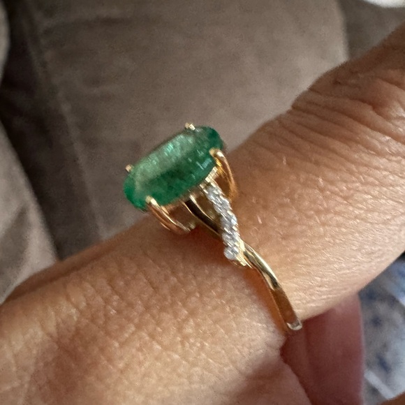 Stunning Natural 1.62 CT Emerald and 0.06ct Diamonds on 18K Ring Size 6.75 - Picture 4 of 12